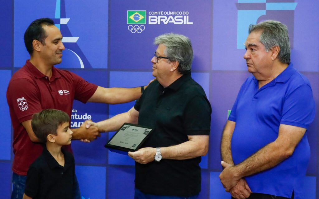 Governador Participa De Cerimônia De Premiação De Atletas E Recebe Homenagem Pelo Apoio Aos Jogos Da Juventude